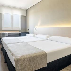 Chambre double premium + lit supplémentaire (3 adultes) Hotel ILUNION Las Lomas Mérida